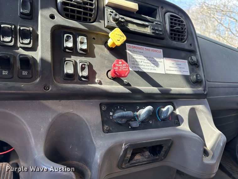 image for item DR6061 2007 Freightliner Business Class M2  dump truck