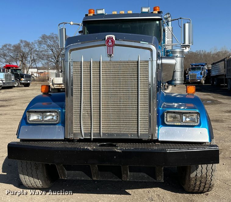 image for item DR6062 2012 Kenworth W900  truck cab and chassis