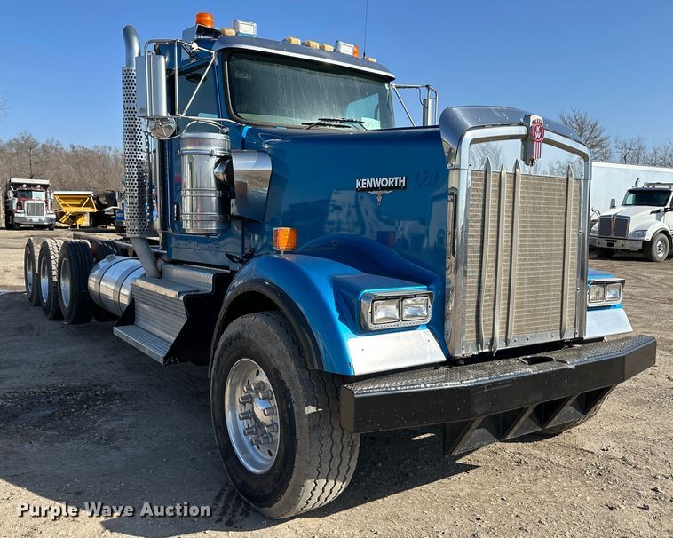 image for item DR6062 2012 Kenworth W900  truck cab and chassis