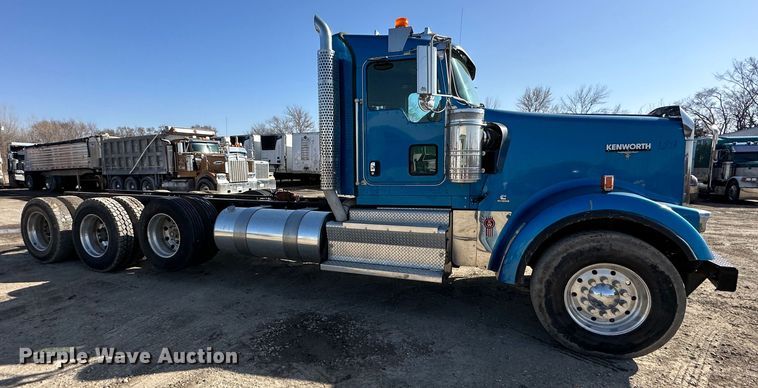 image for item DR6062 2012 Kenworth W900  truck cab and chassis