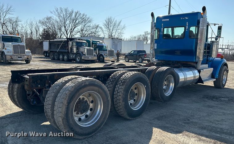 image for item DR6062 2012 Kenworth W900  truck cab and chassis