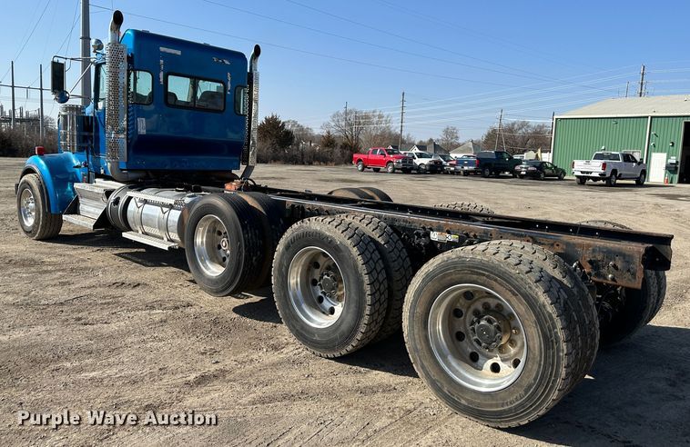 image for item DR6062 2012 Kenworth W900  truck cab and chassis