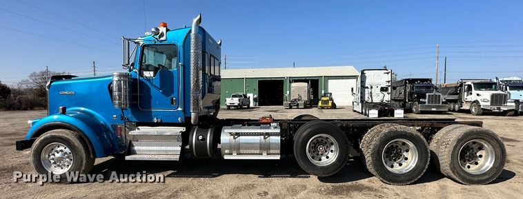 image for item DR6062 2012 Kenworth W900  truck cab and chassis