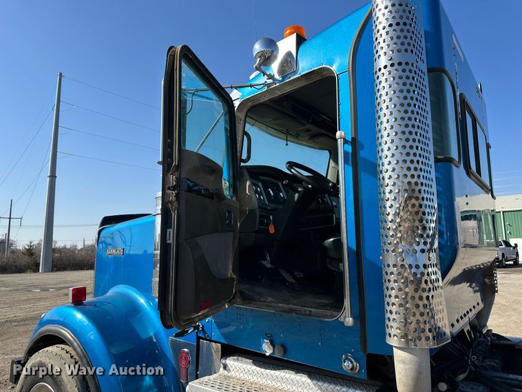 image for item DR6062 2012 Kenworth W900  truck cab and chassis