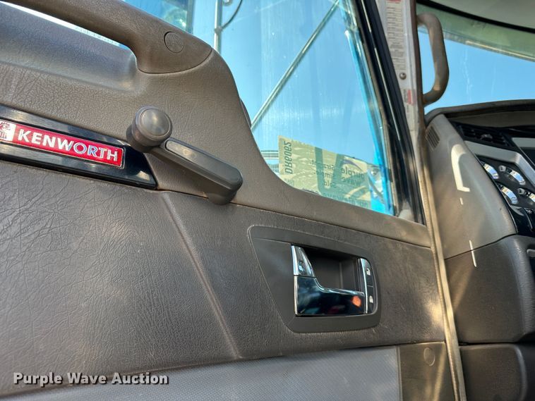 image for item DR6062 2012 Kenworth W900  truck cab and chassis