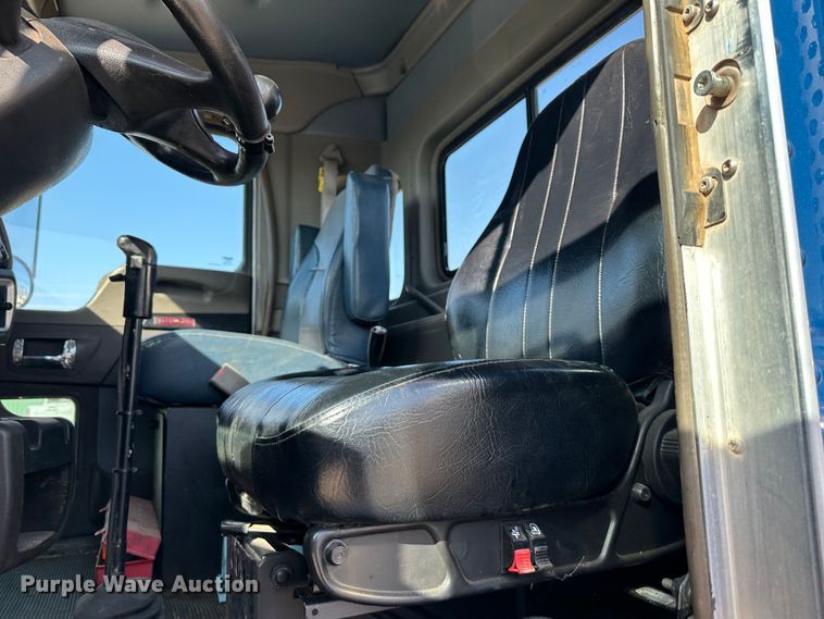 image for item DR6062 2012 Kenworth W900  truck cab and chassis