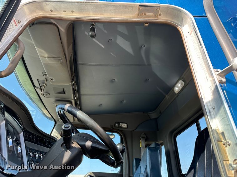 image for item DR6062 2012 Kenworth W900  truck cab and chassis