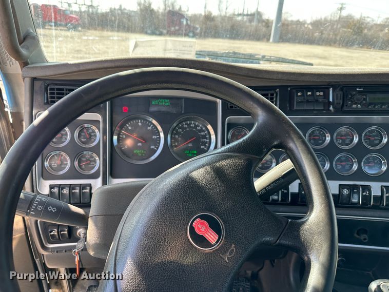 image for item DR6062 2012 Kenworth W900  truck cab and chassis