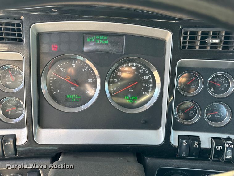 image for item DR6062 2012 Kenworth W900  truck cab and chassis