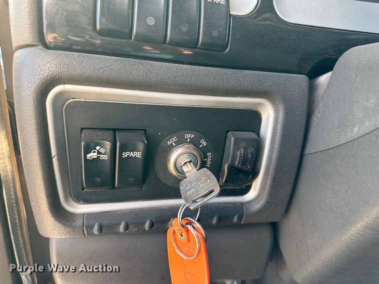 image for item DR6062 2012 Kenworth W900  truck cab and chassis