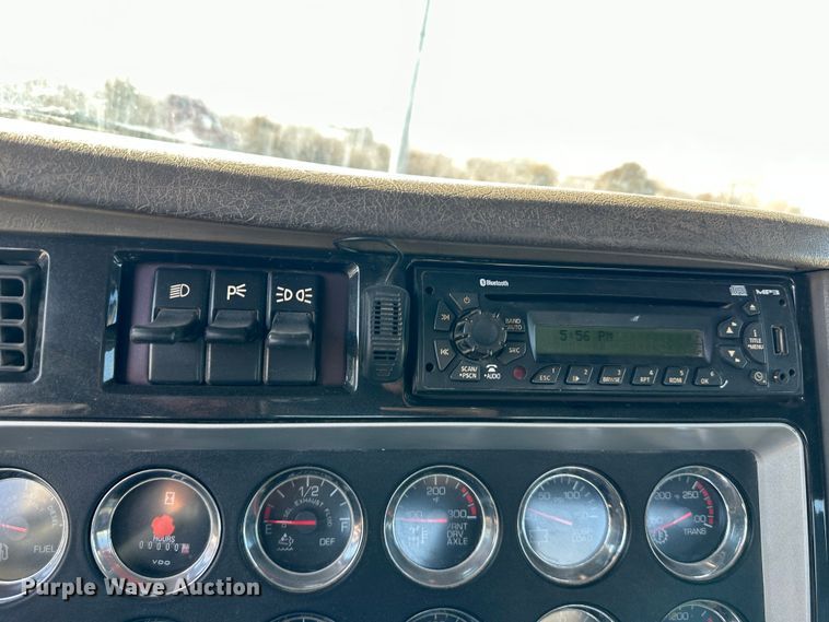 image for item DR6062 2012 Kenworth W900  truck cab and chassis