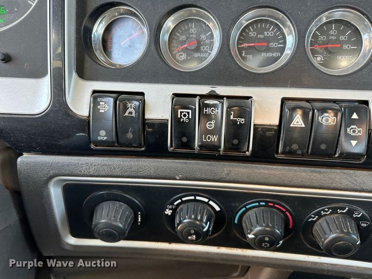 image for item DR6062 2012 Kenworth W900  truck cab and chassis