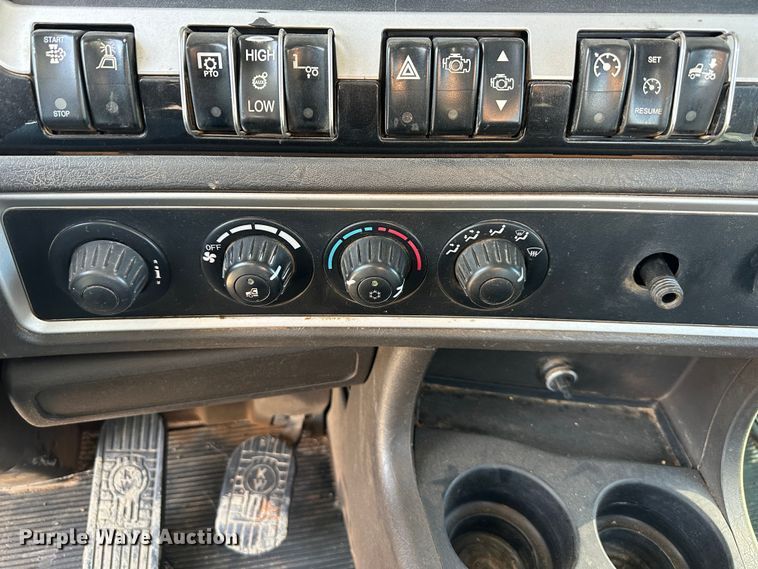 image for item DR6062 2012 Kenworth W900  truck cab and chassis