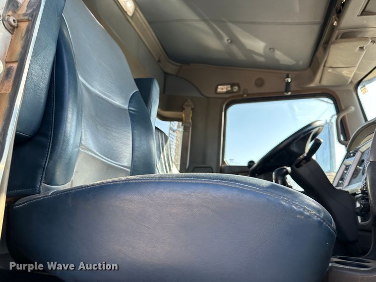 image for item DR6062 2012 Kenworth W900  truck cab and chassis