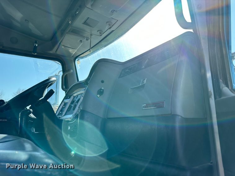 image for item DR6062 2012 Kenworth W900  truck cab and chassis