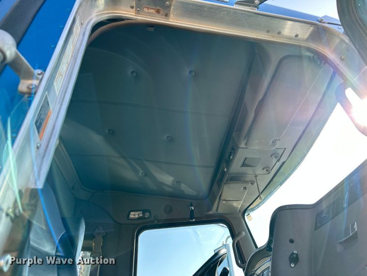 image for item DR6062 2012 Kenworth W900  truck cab and chassis