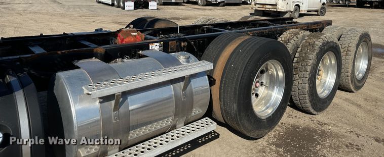 image for item DR6062 2012 Kenworth W900  truck cab and chassis