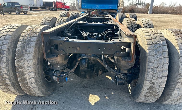 image for item DR6062 2012 Kenworth W900  truck cab and chassis