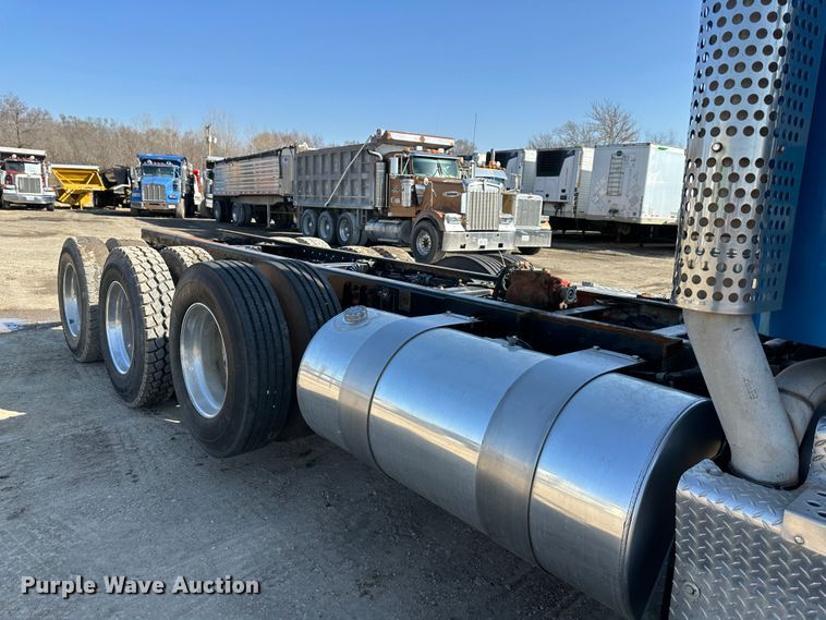 image for item DR6062 2012 Kenworth W900  truck cab and chassis