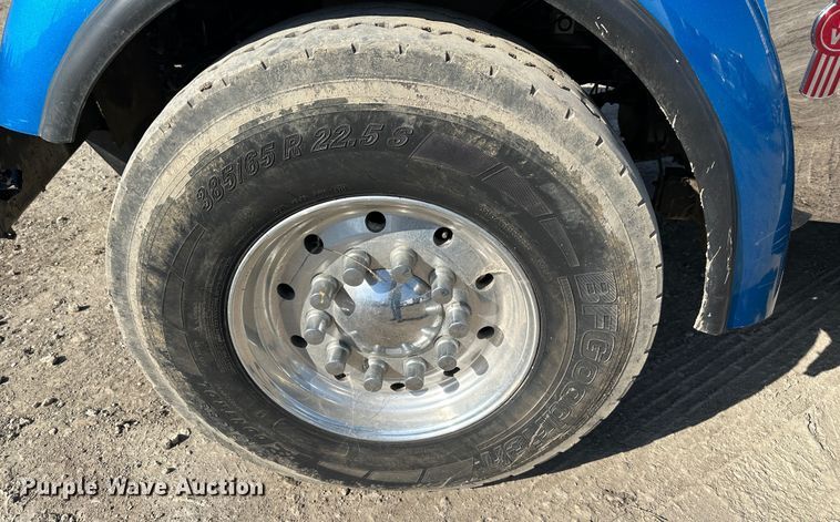 image for item DR6062 2012 Kenworth W900  truck cab and chassis