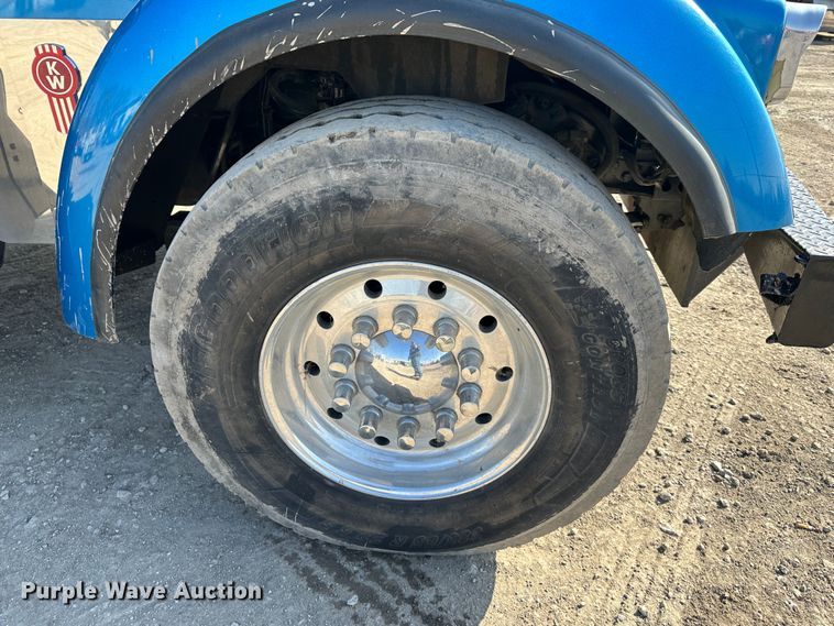 image for item DR6062 2012 Kenworth W900  truck cab and chassis