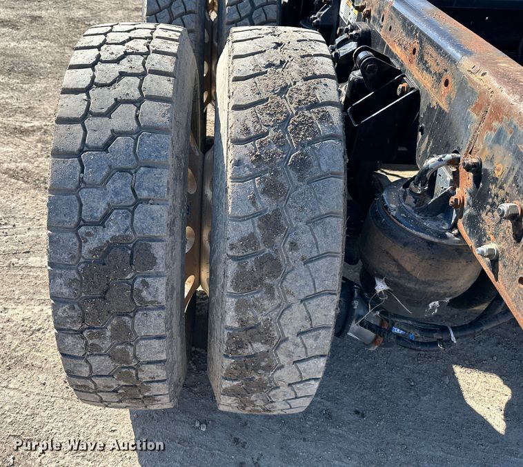 image for item DR6062 2012 Kenworth W900  truck cab and chassis