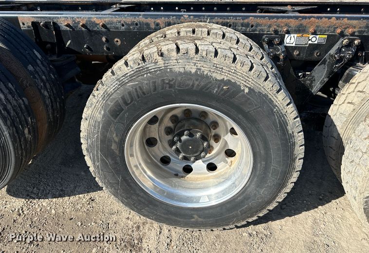 image for item DR6062 2012 Kenworth W900  truck cab and chassis