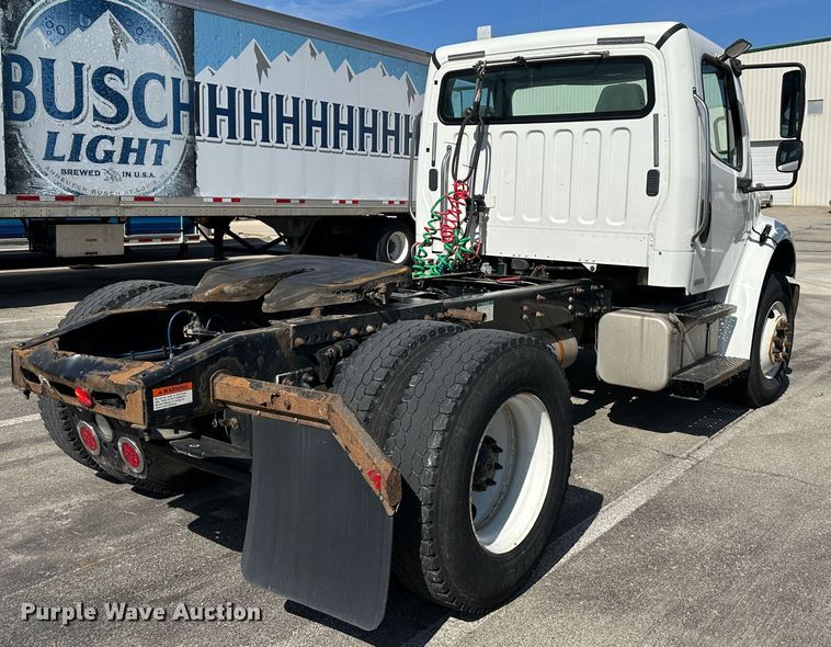 image for item DR6063 2006 Freightliner Business Class M2  semi truck