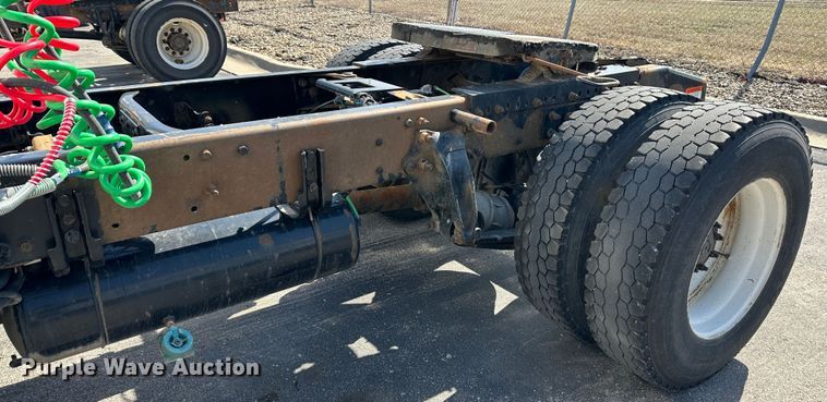 image for item DR6063 2006 Freightliner Business Class M2  semi truck