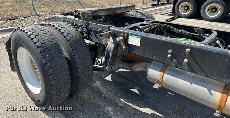 image for item DR6063 2006 Freightliner Business Class M2  semi truck