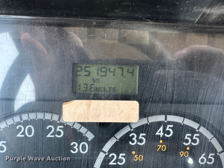 image for item DR6063 2006 Freightliner Business Class M2  semi truck