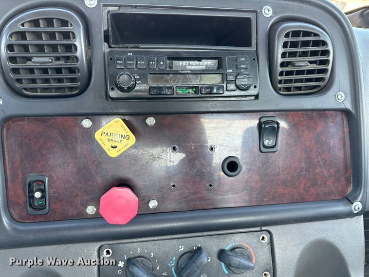 image for item DR6063 2006 Freightliner Business Class M2  semi truck