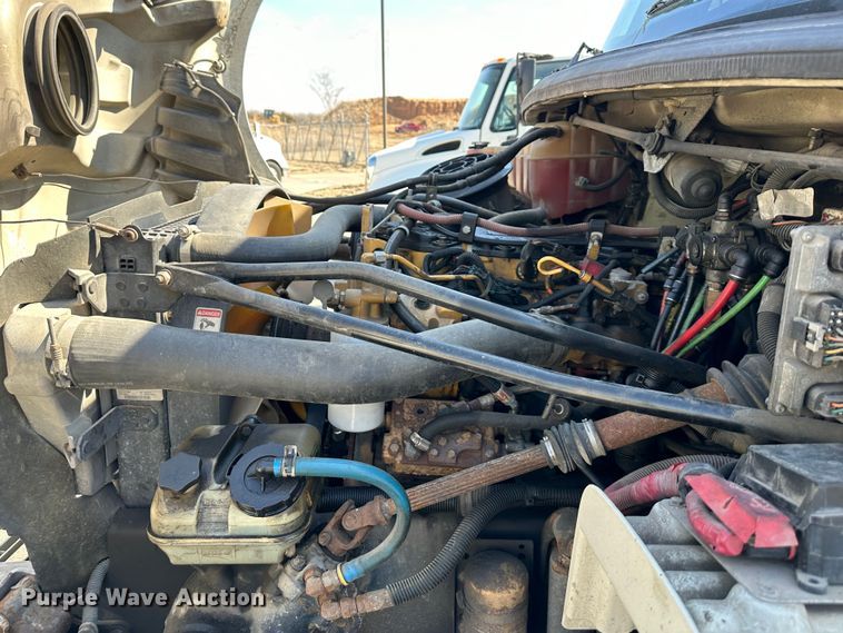 image for item DR6063 2006 Freightliner Business Class M2  semi truck