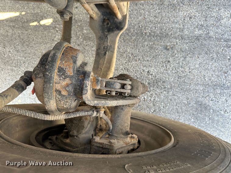 image for item DR6063 2006 Freightliner Business Class M2  semi truck