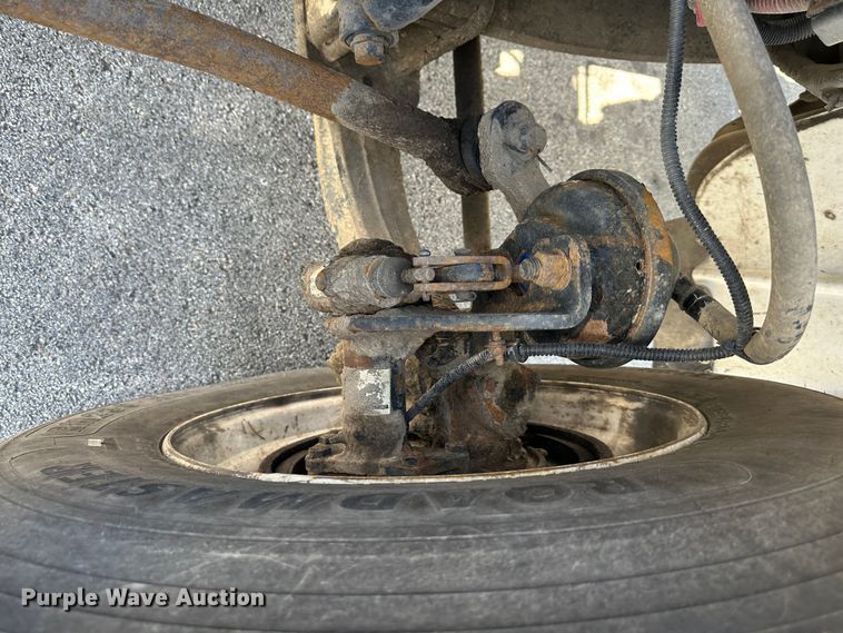 image for item DR6063 2006 Freightliner Business Class M2  semi truck