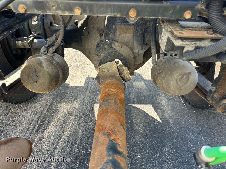 image for item DR6063 2006 Freightliner Business Class M2  semi truck