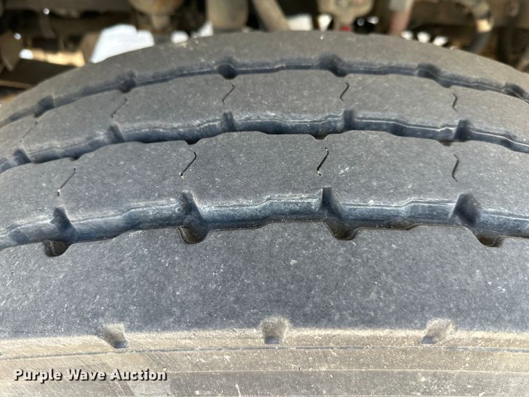 image for item DR6063 2006 Freightliner Business Class M2  semi truck