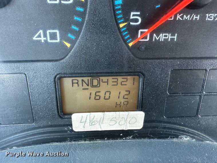 image for item DR6064 2003 International 4400  semi truck