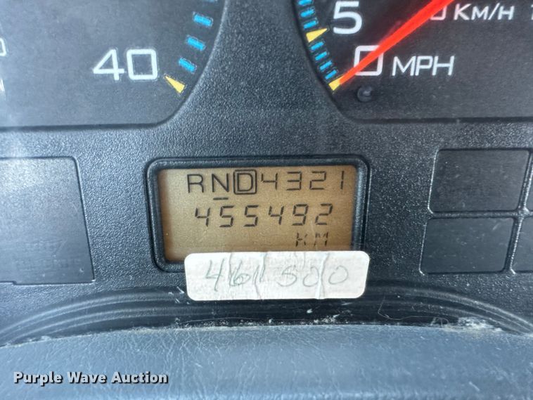 image for item DR6064 2003 International 4400  semi truck