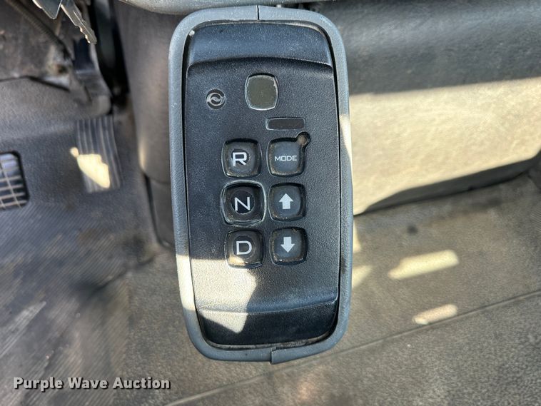 image for item DR6064 2003 International 4400  semi truck