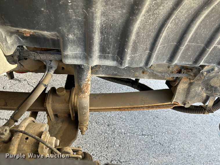 image for item DR6064 2003 International 4400  semi truck