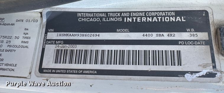 image for item DR6064 2003 International 4400  semi truck