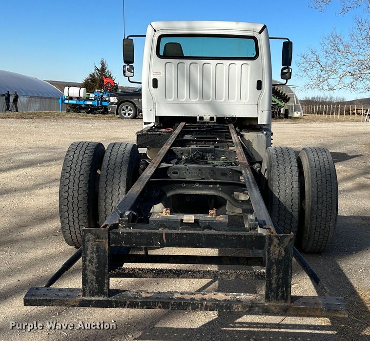 image for item DR6065 2007 Freightliner Business Class M2  truck cab and chassis