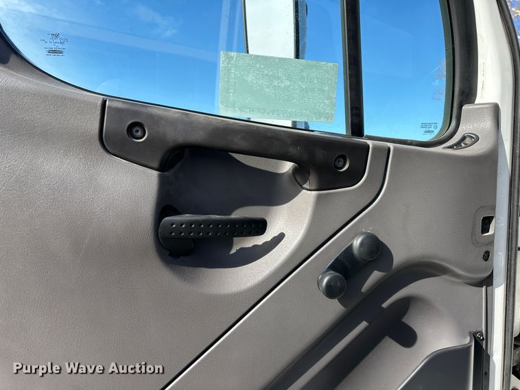 image for item DR6065 2007 Freightliner Business Class M2  truck cab and chassis