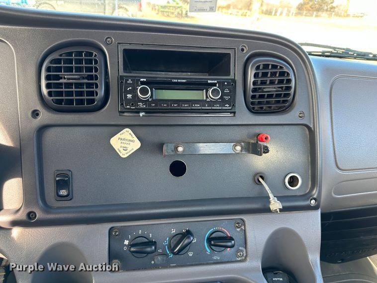 image for item DR6065 2007 Freightliner Business Class M2  truck cab and chassis