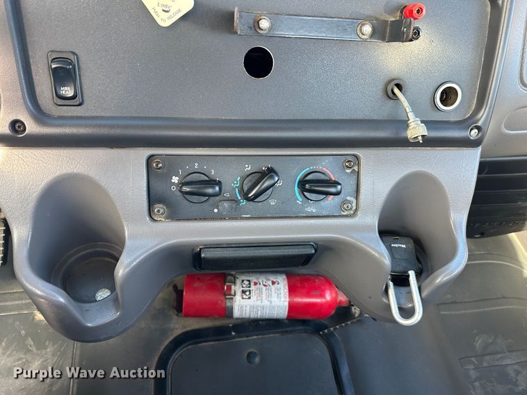 image for item DR6065 2007 Freightliner Business Class M2  truck cab and chassis