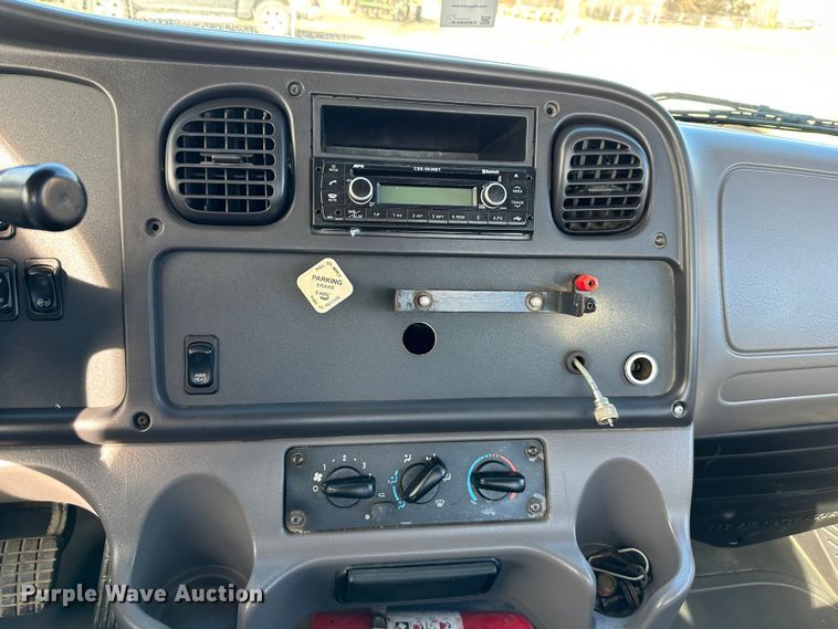 image for item DR6065 2007 Freightliner Business Class M2  truck cab and chassis