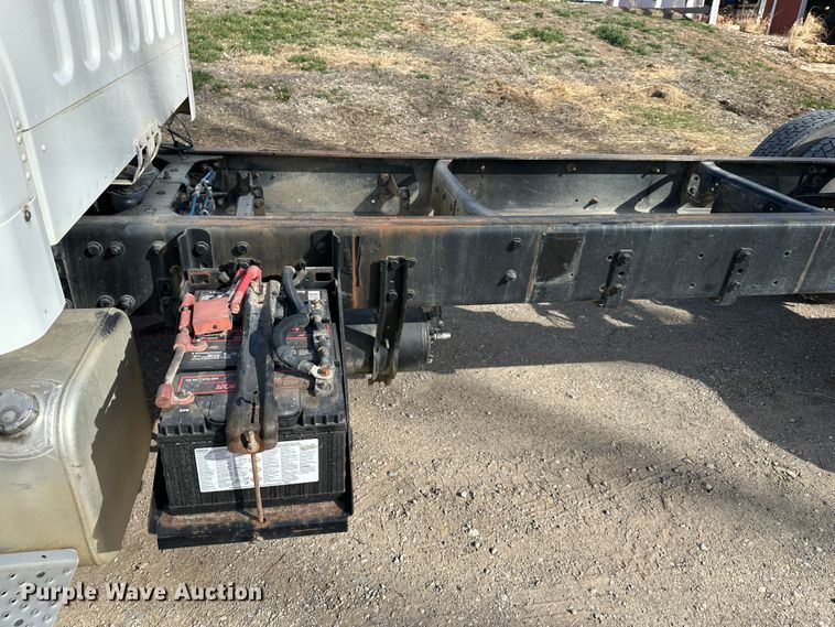 image for item DR6065 2007 Freightliner Business Class M2  truck cab and chassis