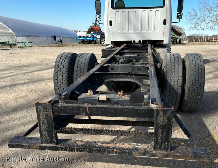 image for item DR6065 2007 Freightliner Business Class M2  truck cab and chassis