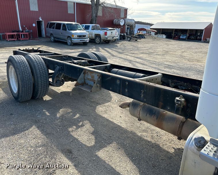 image for item DR6065 2007 Freightliner Business Class M2  truck cab and chassis